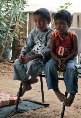 BGSaltnes-Brothers_listening_to_grandfather_Khan_al_Ahmar_Mihtwis_2014_09_30